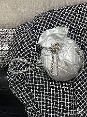CC Clutch With Chain Silver Shiny Lambskin - 2