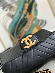 Chanel Jumbo Chevron Flapbag Black Calskin Leather - 3