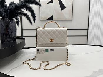 CC Wallet On Chain Lambskin, Imitation Pearls, Strass & Gold-Tone Metal White