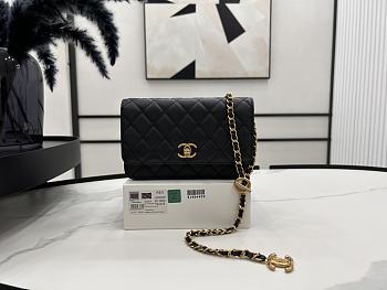 CC Wallet On Chain Pearly Grained Calfskin & Gold-Tone Metal Black