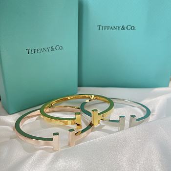 Okify Tiffany T Square Bracelet in 18k 