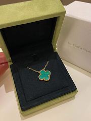 Okify VCA Vintage Alhambra Necklace Malachite Yellow Gold - 1