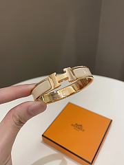 Okify Hermes Clic H Bracelet Beige Nacre - 1