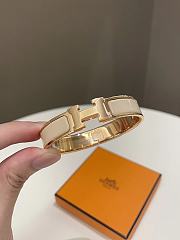 Okify Hermes Clic H Bracelet Beige Nacre - 2