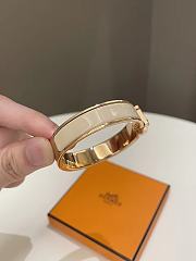 Okify Hermes Clic H Bracelet Beige Nacre - 3