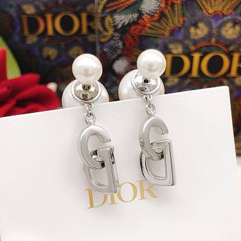 Okify Dior Tribales Earrings Silver Finish Metal and White Resin Pearls