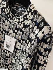 Okify Chanel Camellia Sequin Sweater - 4