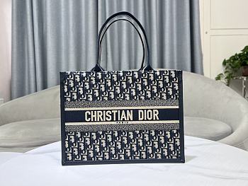 Okify Dior Book Tote Bag Medium Dior Oblique Embroidery
