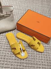 Okify Hermes Oran Sandals Box calfskin In Yellow - 2