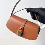 Okify Celline Clutch On Strap Tabou In Smooth Calfskin Brown - 6