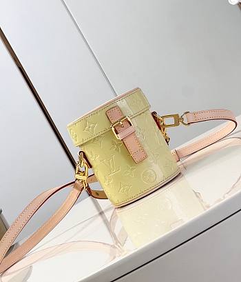 Okify LV Astor  Monogram Vernis Leather Chic And Yellow M24099