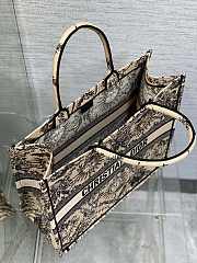 Okify Dior Large Book Tote Beige and Black Toile de Jouy Soleil Embroidery - 5