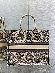Okify Dior Large Book Tote Beige and Black Toile de Jouy Soleil Embroidery - 6