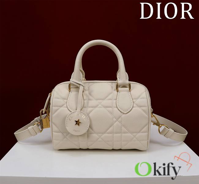 	 Okify Dior Groove 20 White 20.5 x 13.5 x 12 - 1