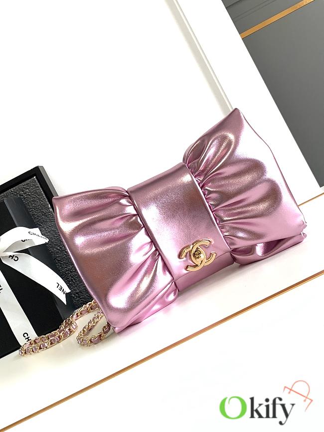 Okify Chanel Clutch Metallic Lambskin and Gold Plated Metal Pink 15x 22 X 4 cm - 1