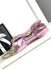 Okify Chanel Clutch Metallic Lambskin and Gold Plated Metal Pink 15x 22 X 4 cm - 3