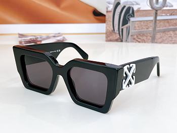 	 Okify OfF White Sunglasses 30