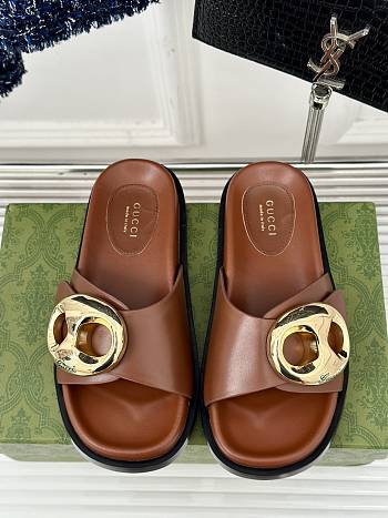 	Okify Gucci Marina Chain Slide Sandals in Brown