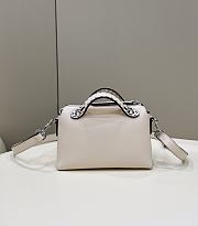 Okify Fendi By The Way Medium White size 20 cm - 3