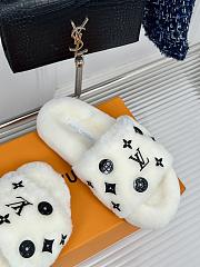 Okify Louis Vuitton Slipper Fur White  - 2