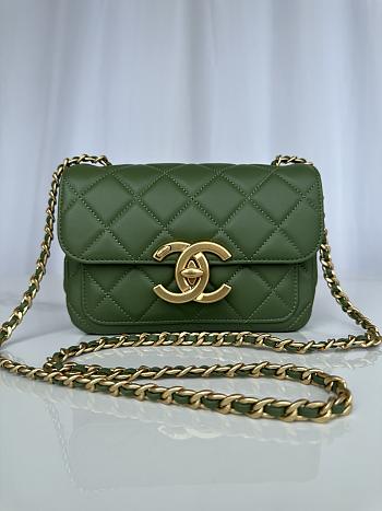 Okify Chanel Mini flap bag Shiny Lambskin & Gold Plated Metal Green 20X8X11cm