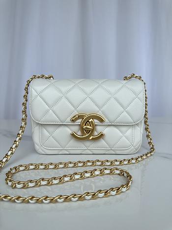 Okify Chanel Mini flap bag Shiny Lambskin & Gold Plated Metal White 20X8X11cm