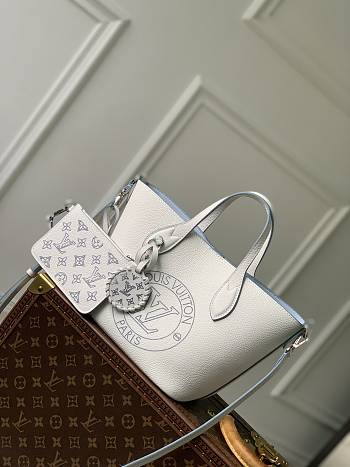 Okify Louis Vuitton Blossom PM White Blue M11734 20 x 20 x 12.5 cm