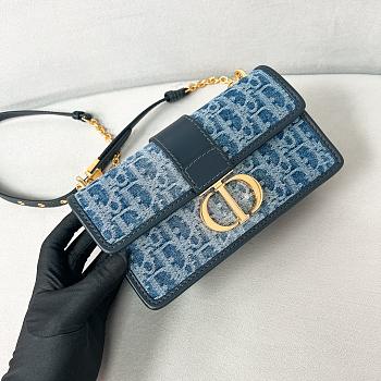 Okify DIOR 30 Montaigne East-West Bag with Chain Blue Denim Dior Oblique Jacquard 21*12*6cm