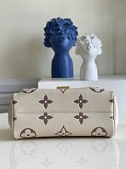 Okify Louis Vuitton Favorite Bag White Beige 24 x 14 x 9 cm M45836 - 2