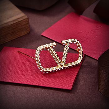 Okify Valentino brooch