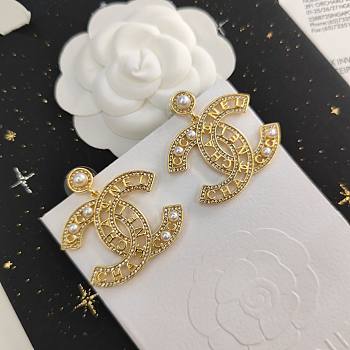 Okify Chanel Alphabet Pearl Earings