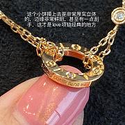 Okify Cartier Classic Small Big Cake V Gold Necklace  - 3