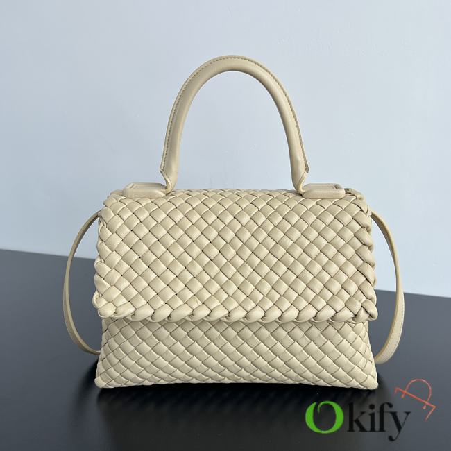 Okify Bottega Veneta top handle bag in padded Intreccio leather - White 19*26*11cm - 1