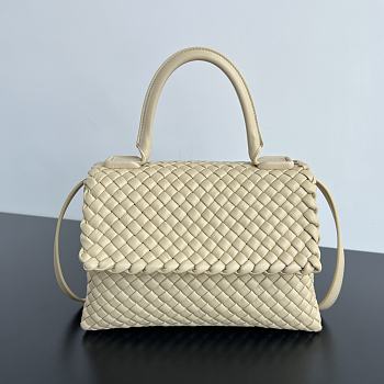 Okify Bottega Veneta top handle bag in padded Intreccio leather - White 19*26*11cm