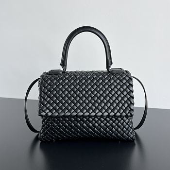 Okify Bottega Veneta top handle bag in padded Intreccio leather - Black 19*26*11cm