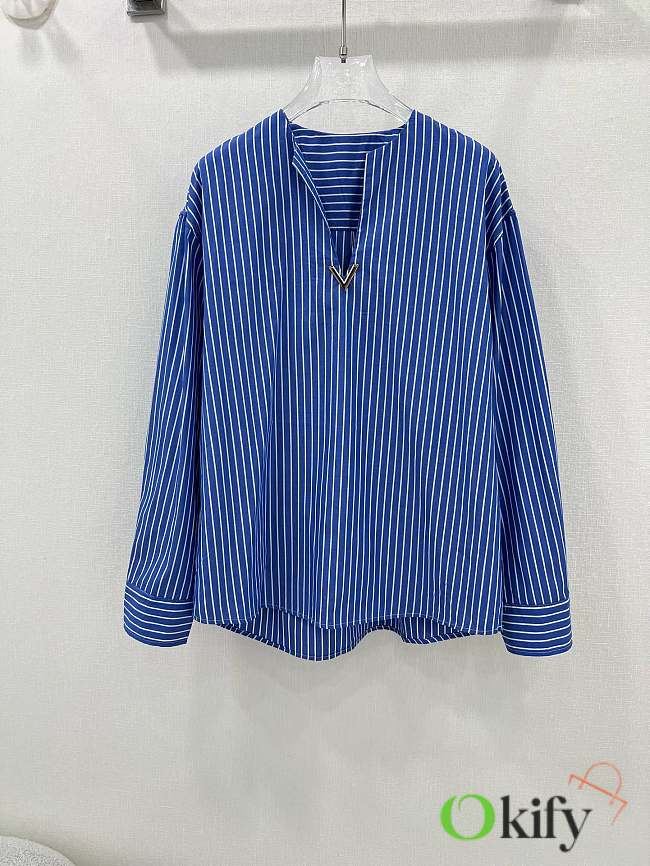 Okify Valentino V neck striped V logo shirt with metal V logo on the collar - 1