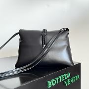 Okify Bottega Veneta Medium Liberta Cross-body Black bag in smooth calf leather 30x20x8 cm - 3