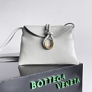 Okify Bottega Veneta Medium Liberta Cross-body White bag in smooth calf leather 30x20x8 cm - 1