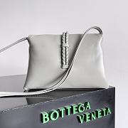 Okify Bottega Veneta Medium Liberta Cross-body White bag in smooth calf leather 30x20x8 cm - 2