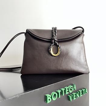 Okify Bottega Veneta Medium Liberta Cross-body Brown bag in smooth calf leather 30x20x8 cm