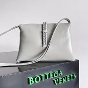 Okify Bottega Veneta Small Liberta Cross-body White bag in smooth calf leather 27x16x6cm - 2