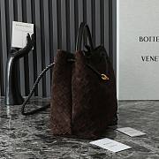 Okify Bottega Veneta Medium Andiamo handle bag in supple Intrecciato suede 32*24*12 cm - 3