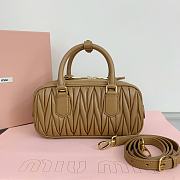 Okify Miumiu Arcadie quilted nappa leather bag S-wide in caramel color 22x10.5x7.5cm - 4