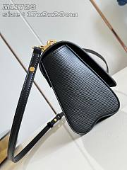 Okify Louis Vuitton Twist MM Epi Medium Handbag in Black 17x9x23cm M1172  - 4