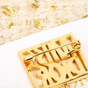 Okify Dior D Hollow Letter Square Bead Gold Brooch  - 4