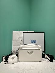 Okify Prada Saffiano leather shoulder bag in white 20x13.5x7 cm - 1