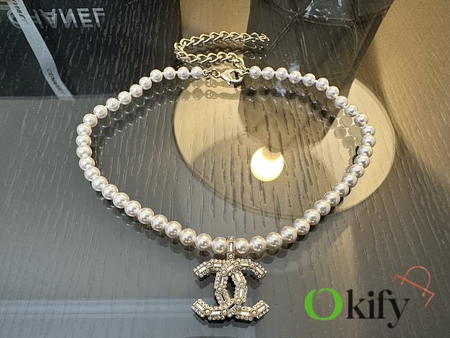 Okify Chanel Pearl Logo Charm Necklace 17880 - 1