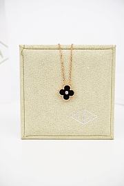 Okify VCA 18K Gold Carnelian Single Black Flower Necklace 38-42cm - 1