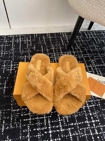 Okify Louis Vuitton Yellow Fur Slippers 38-46