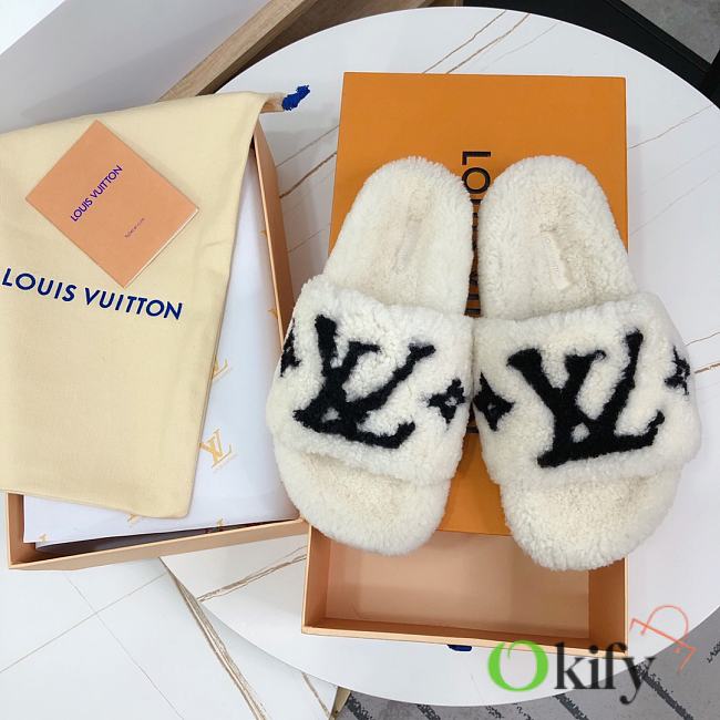 Okify Louis Vuitton White Wool Slippers 35-40 - 1